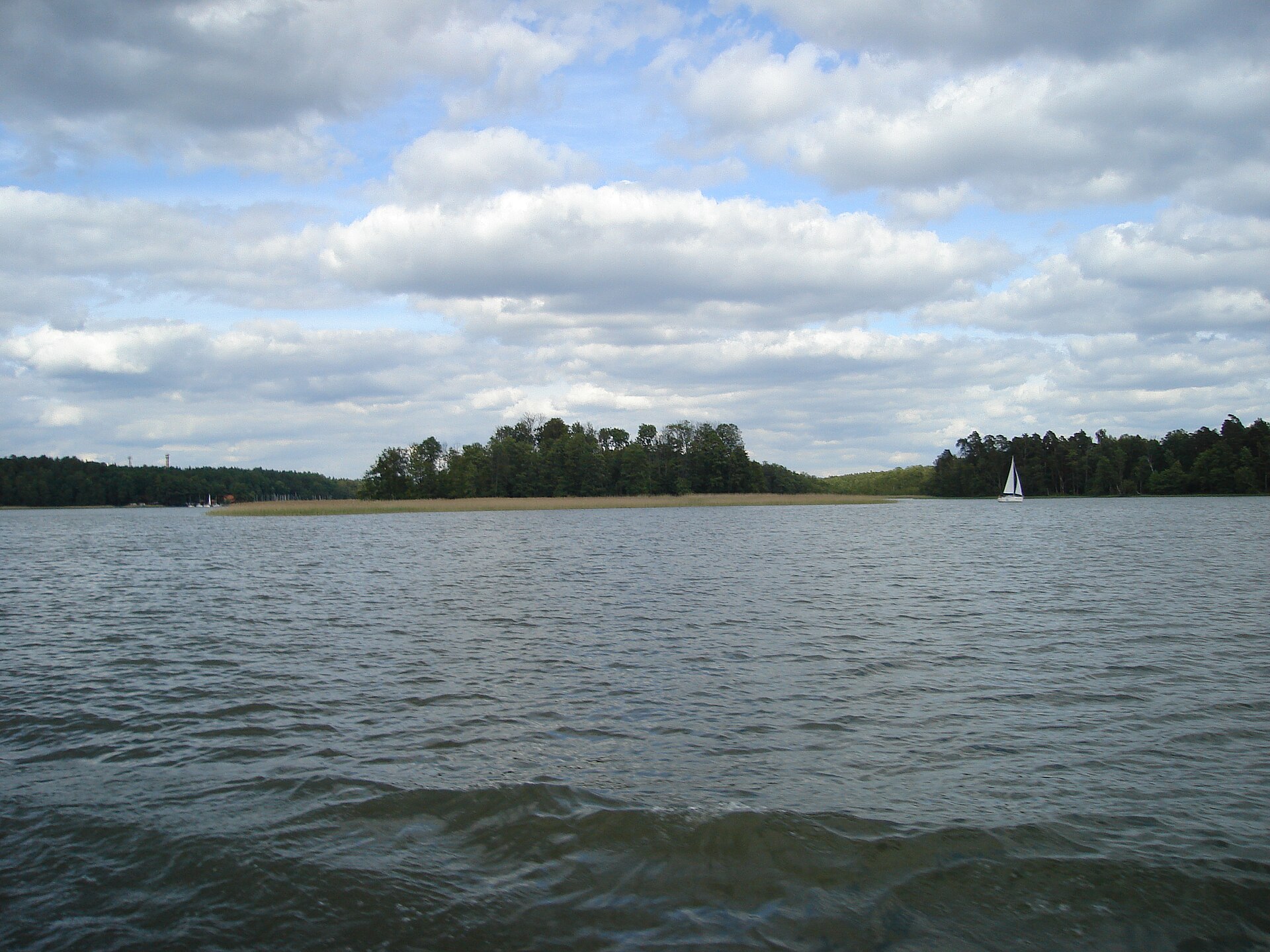 Das charmante Nidzkie-See in der Masurischen Seenplatte